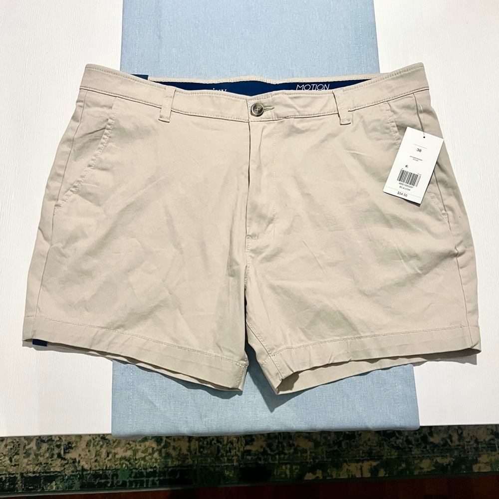 NWT 38 Crown & Ivy Khaki Shorts 5” Inseam Stretch Beige Men Guy Preppy Ivey Frat